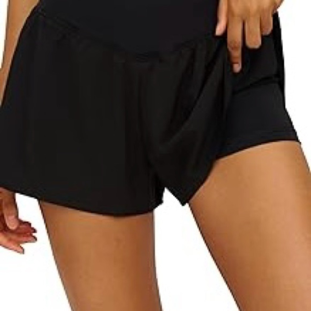 90 DEGEES Women’s 2 in 1 shorts with zipper pocket size M